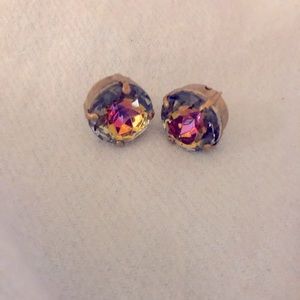 Amazing rainbow colored studs! 🌈 💜
